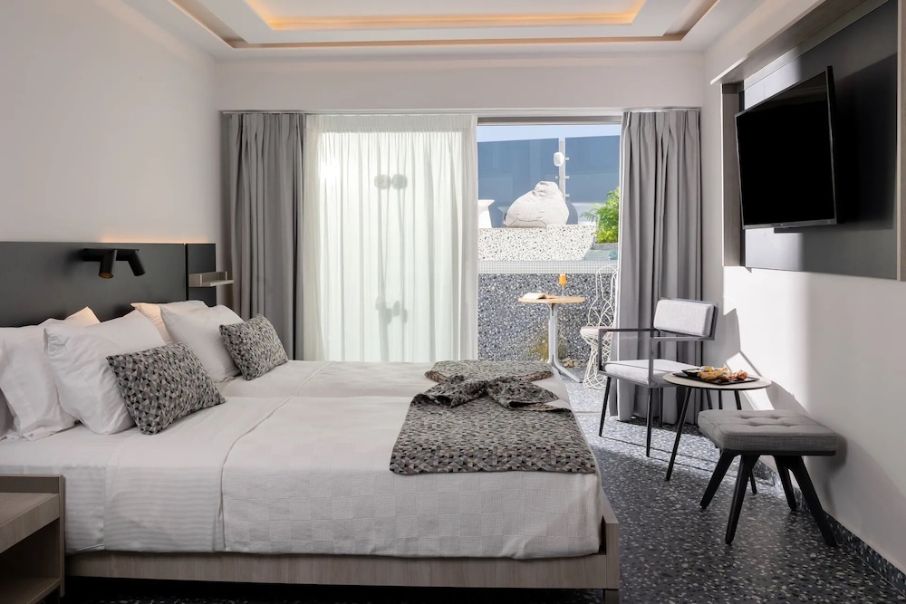 Junior Suite, King Bed, Plunge Pool