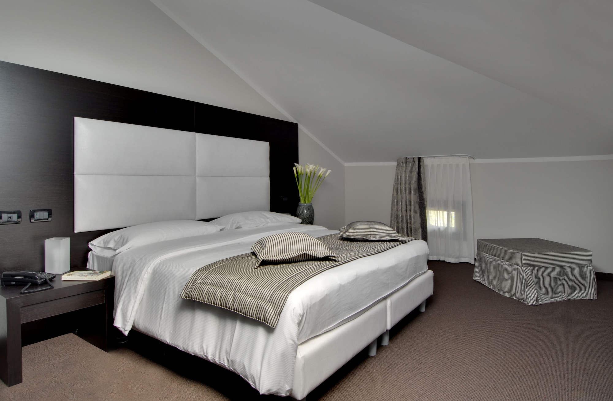 LOFT, QUEEN BED