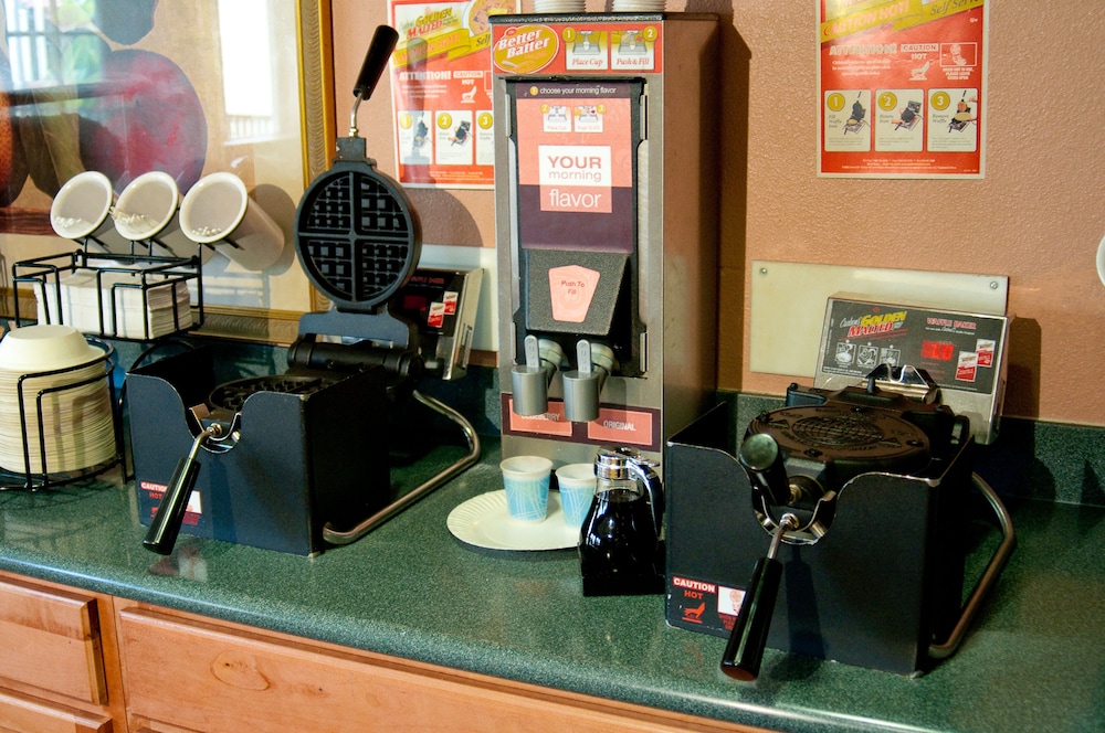 Lamplighter Inn Suites 42/46