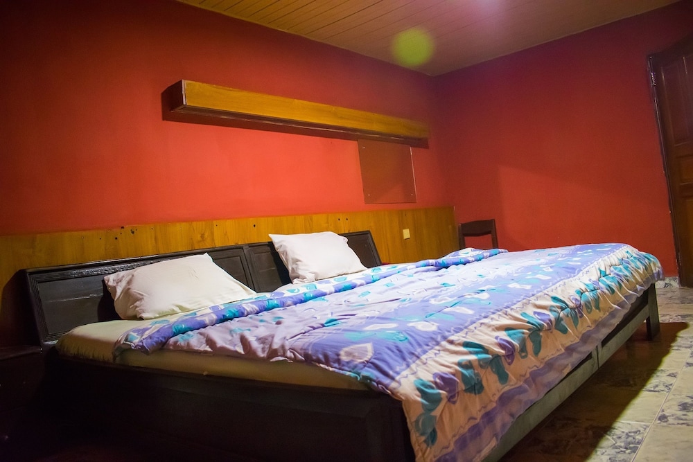 EXECUTIVE, DOUBLE OR TWIN BED