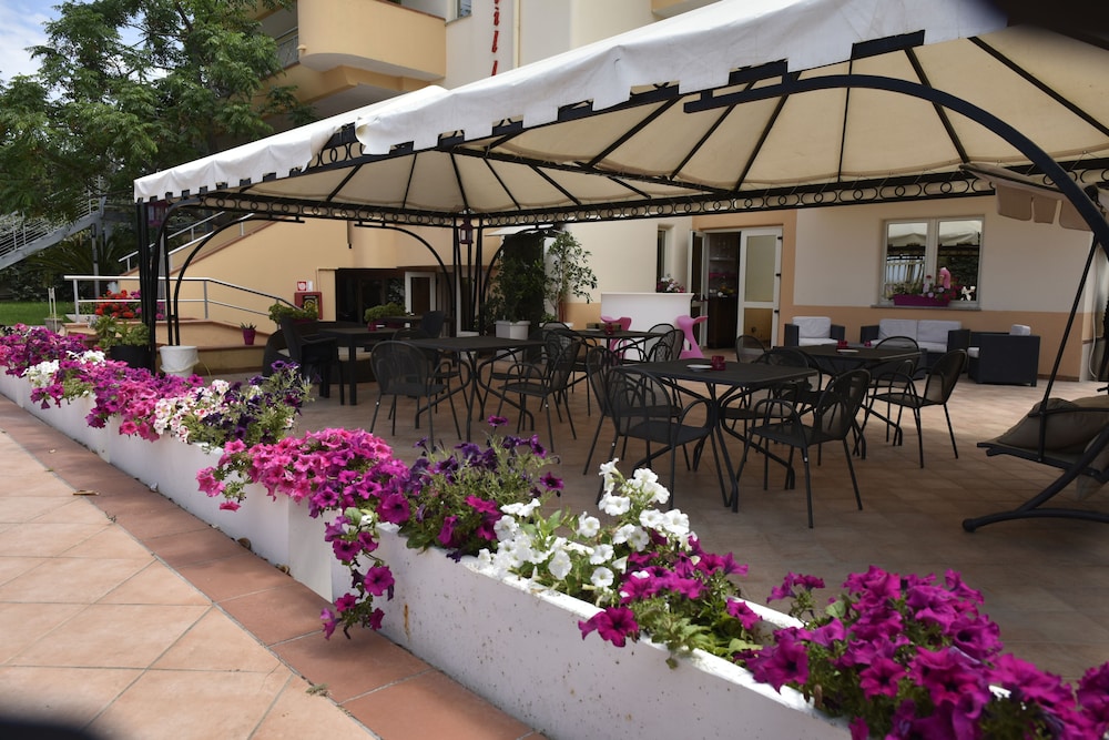 Hotel La Villa 33/50