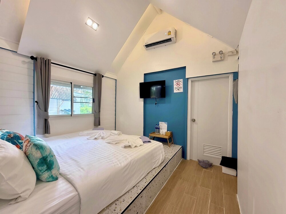 Pan Beach Bungalows 16/50