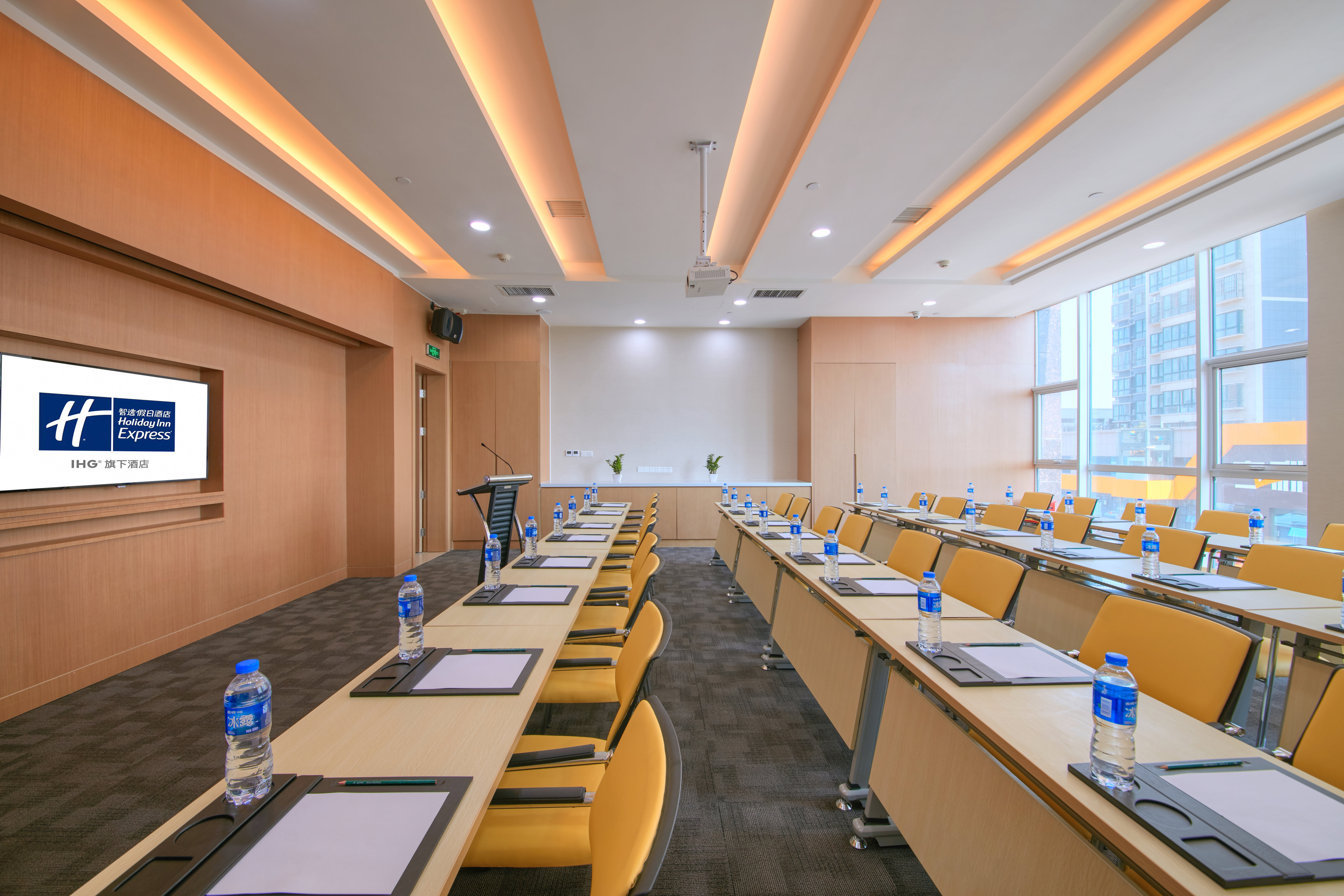 HOLIDAY INN EXPRESS LUOYANG YICHUAN 51/56