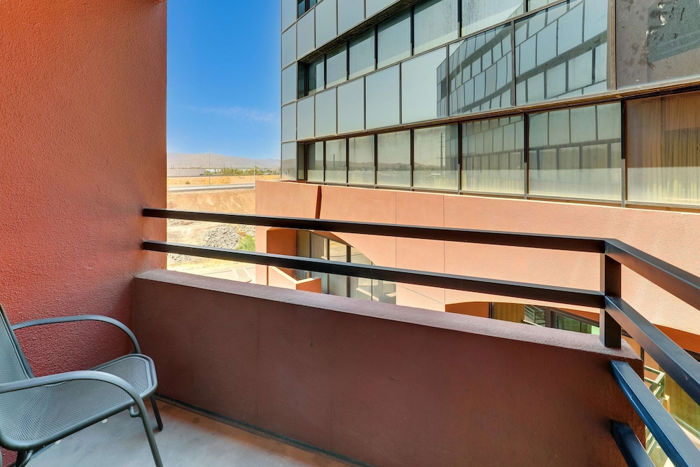 Drury Inn And Suites Phoenix Airport 4/50