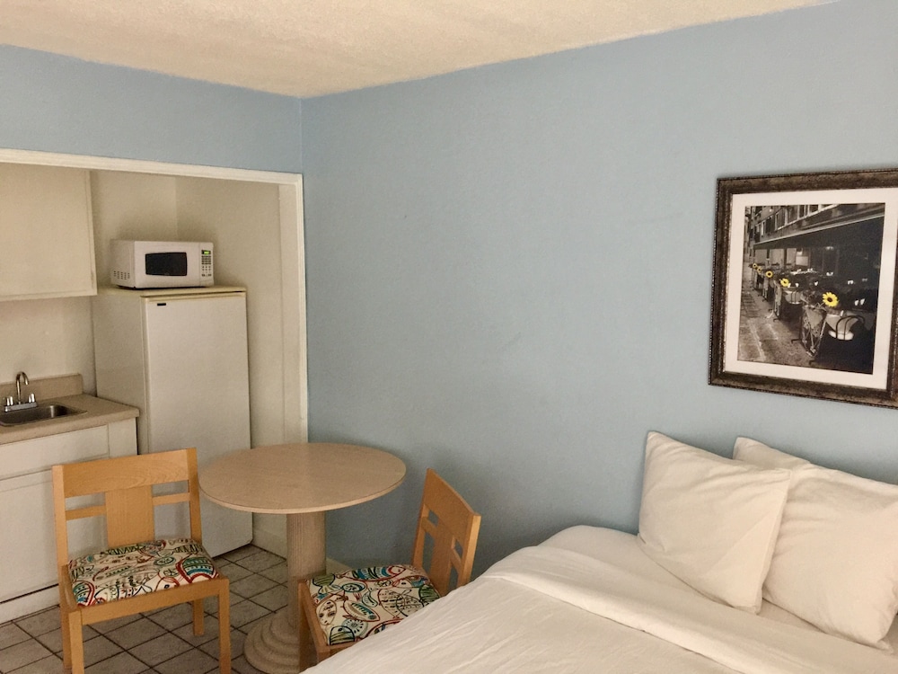 The St Maurice Beach Inn 15/66