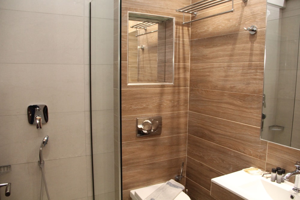 ALEXIOU HOTEL 41/42