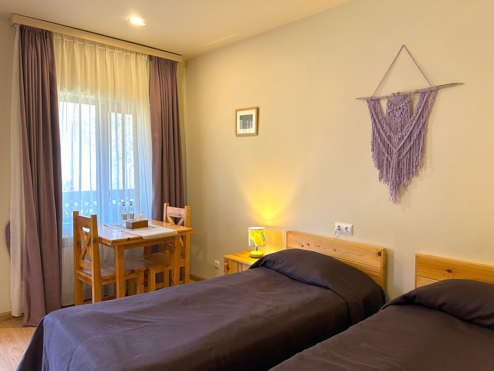 Classic, Queen Bed, Lake View, Balcony