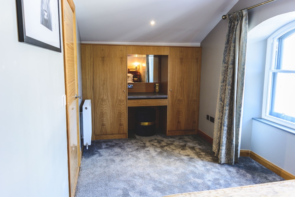 Mono Suites 4/30