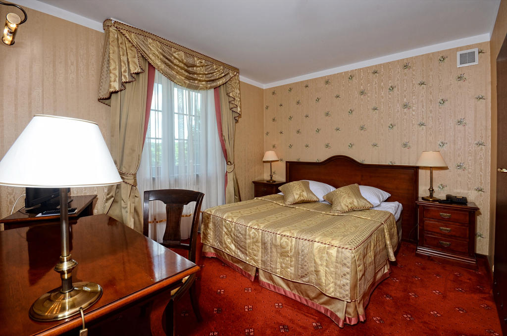 EX. BEST WESTERN HOTEL ZUBROWKA 10/22
