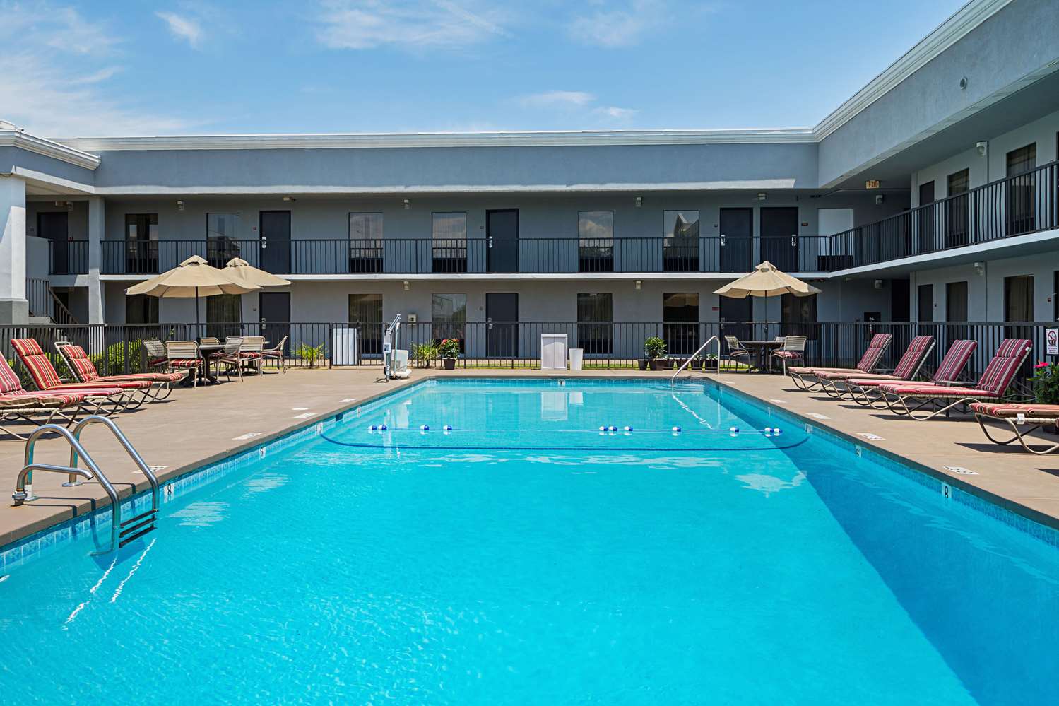 Quality Inn & Suites Greenville - Haywood Mall 3/28
