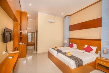 Suite, King Bed, Jungle and Pool View