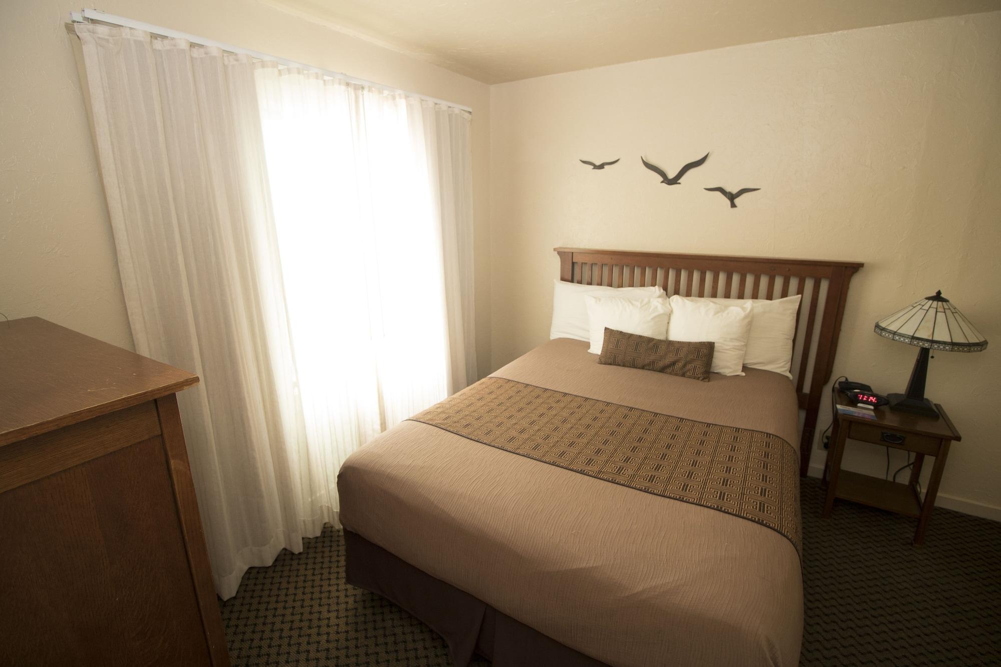 Room, Multiple Beds, Beach View