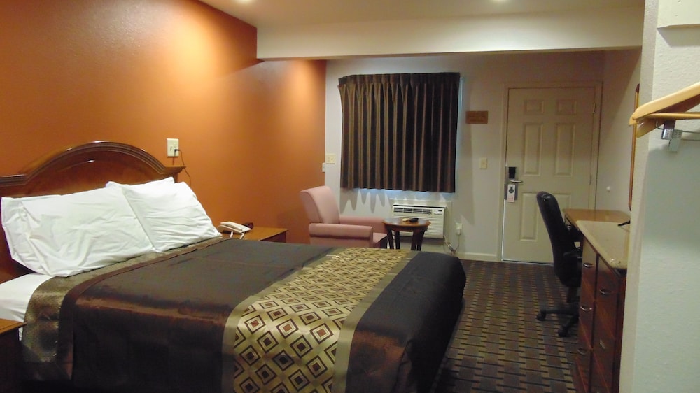 CORCORAN COUNTRY INN 22/48