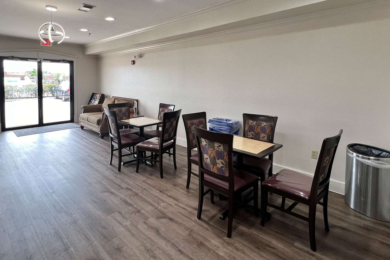 Econo Lodge Beaumont I-10 South, TX 7/10