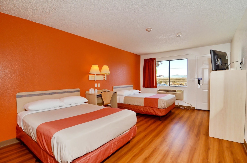 Motel6 North Palm Springs, CA - North 17/45