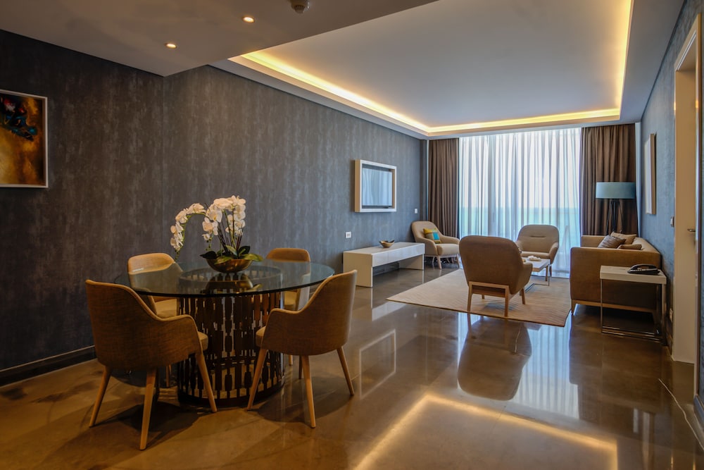 Lancaster Eden Bay Hotel, Beirut 45/65