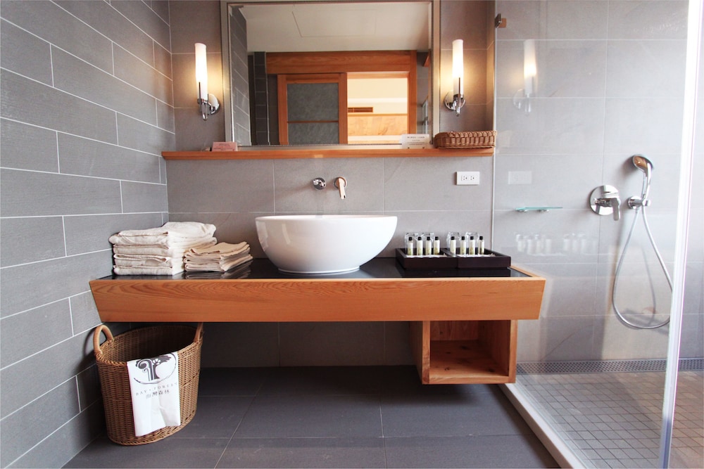 Bay Forest Boutique Hotel 71/72