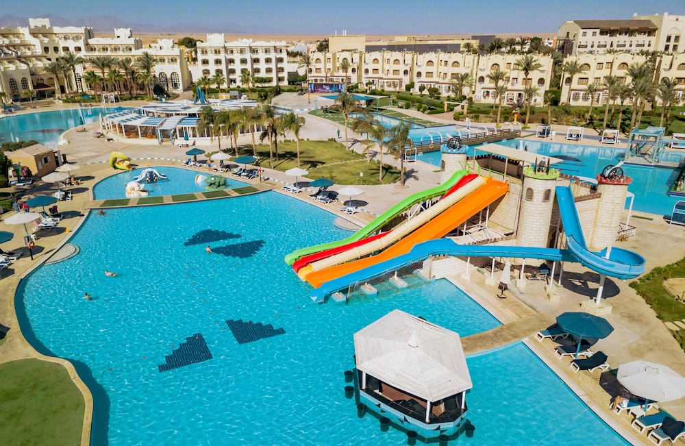 Royal Lagoons Aqua Park Resort And Spa 28/50