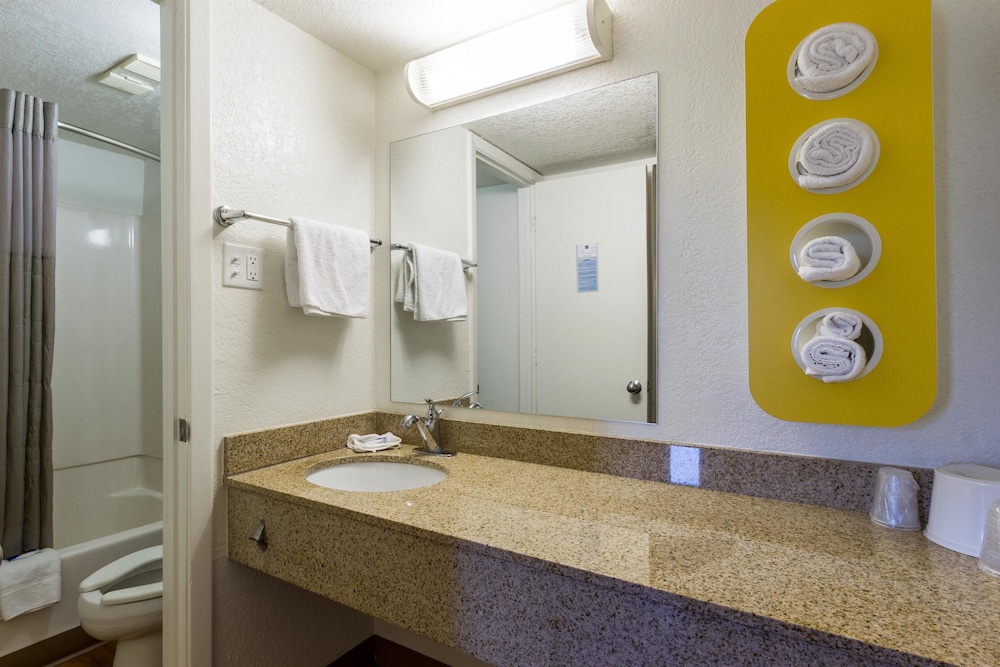 Motel6 Tempe, AZ – Phoenix Airport – Priest Dr 29/43