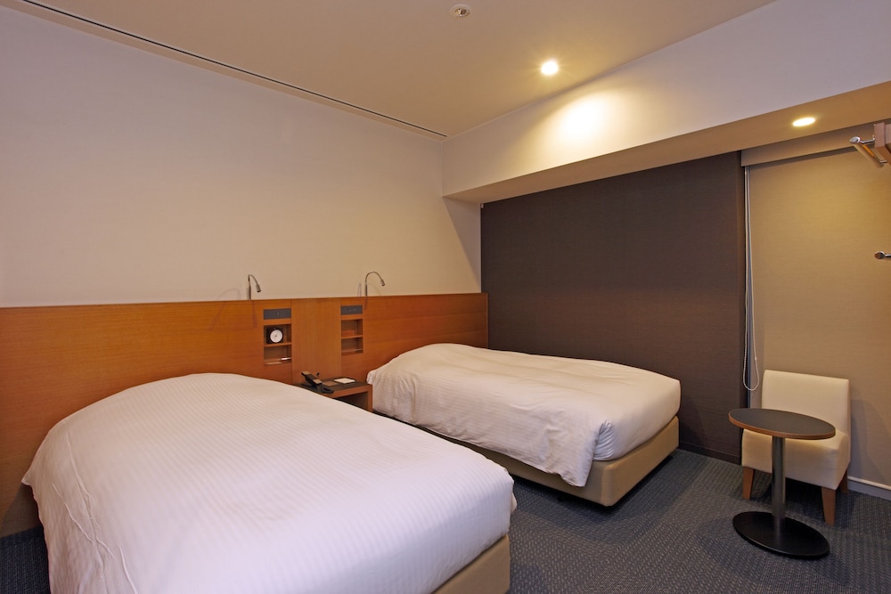ROOM, TWIN BEDS