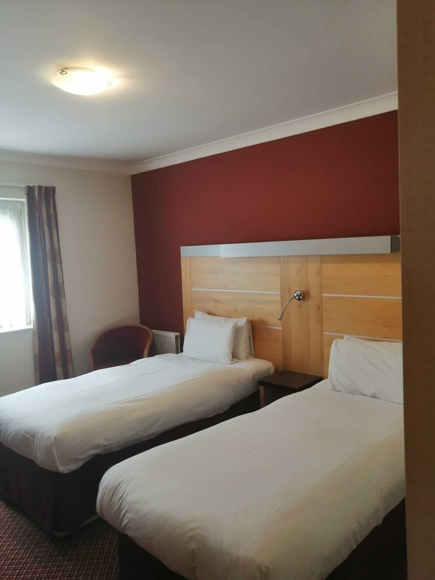 DELUXE, TWIN BEDS