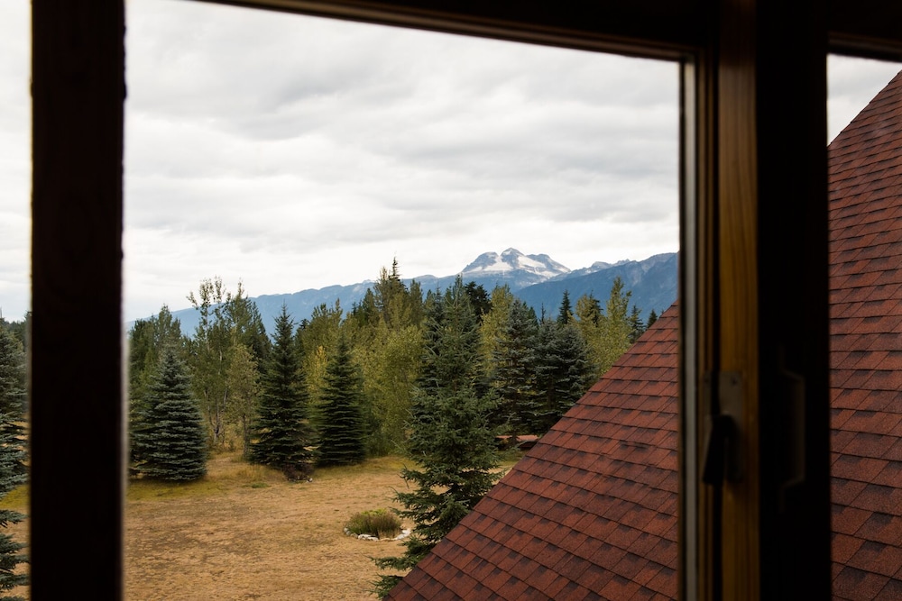Glacier House Resort 30/36