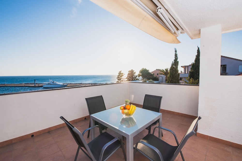 Apartments By The Sea Semy 27/38