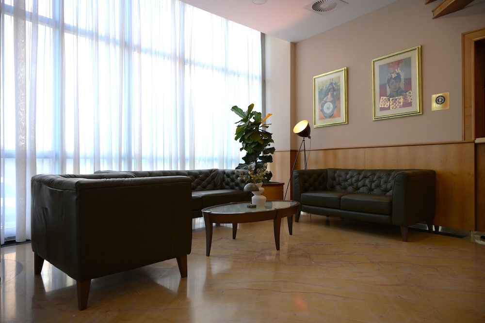 Karpos Hotel 35/50