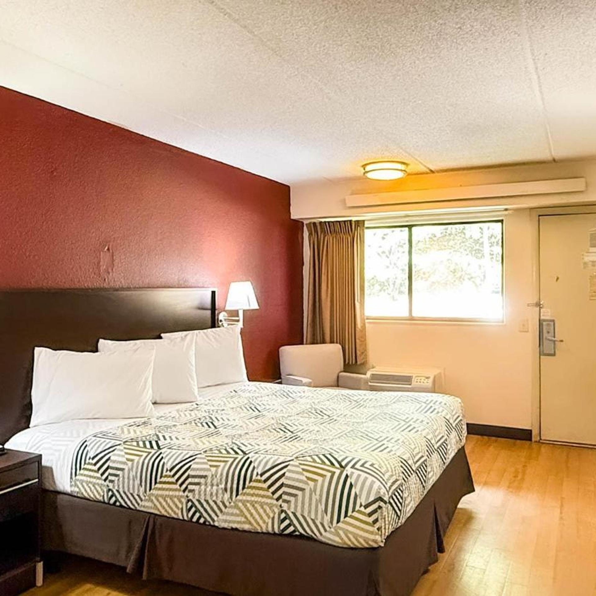 غرفة بسرير كينج للمدخنين لذوي الإعاقة، Motel 6 Atlanta Smyrna / Ballpark 2/4