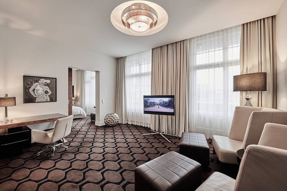 Roomers Berlin, Autograph Collection 36/42