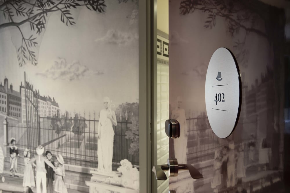 Hotel Monsieur 34/64