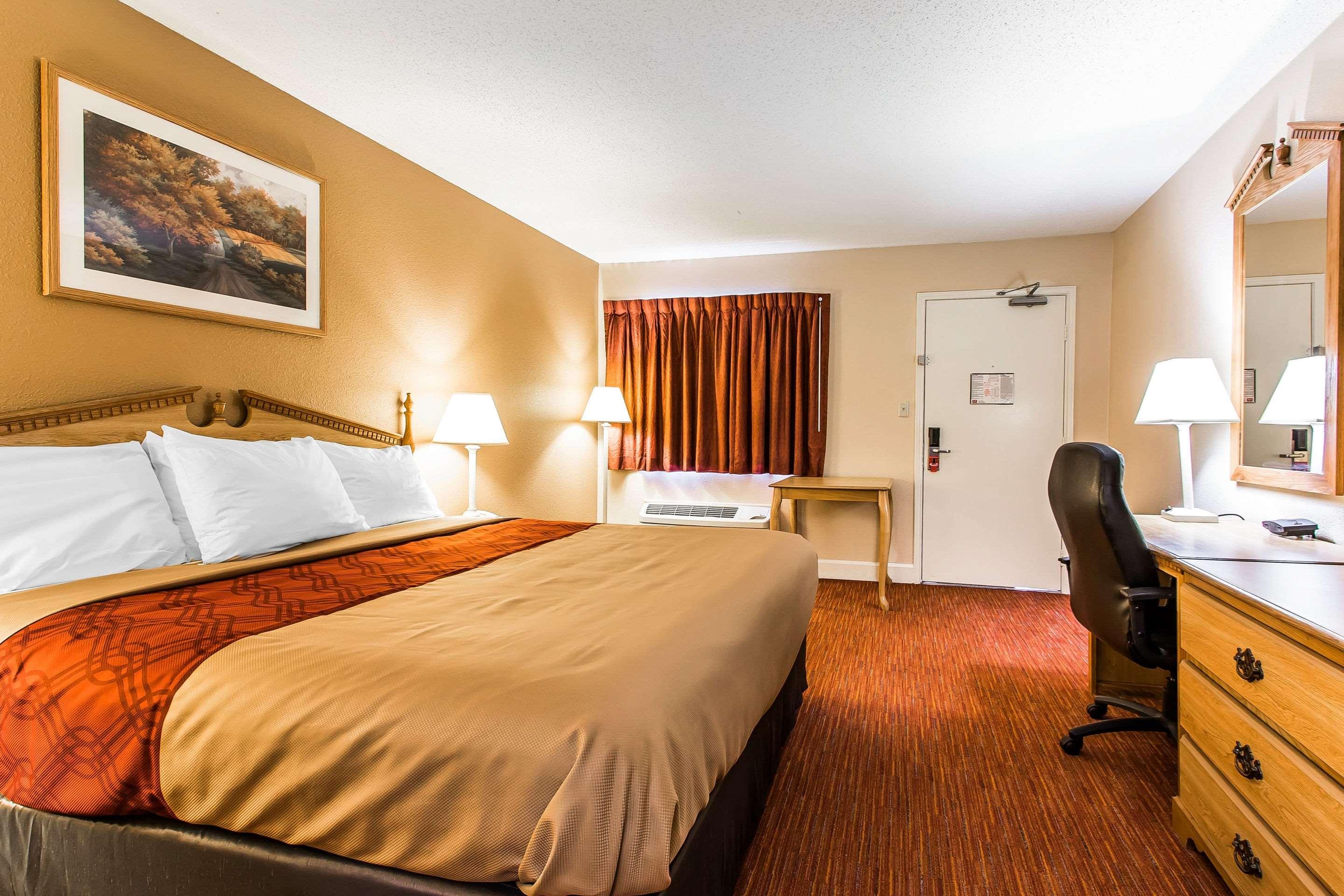 ROOM, KING BED, SMOKING