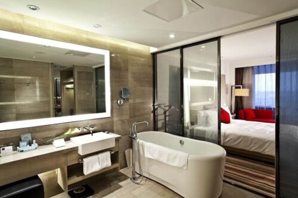 Novotel Nanjing East Suning 76/77