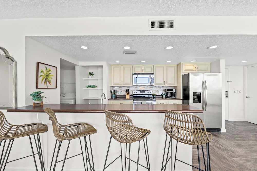 Sandpiper Beacon Beach Resort 30/50