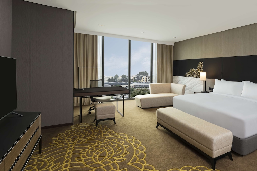 Executive, King Bed, Laundry, Lounge Access