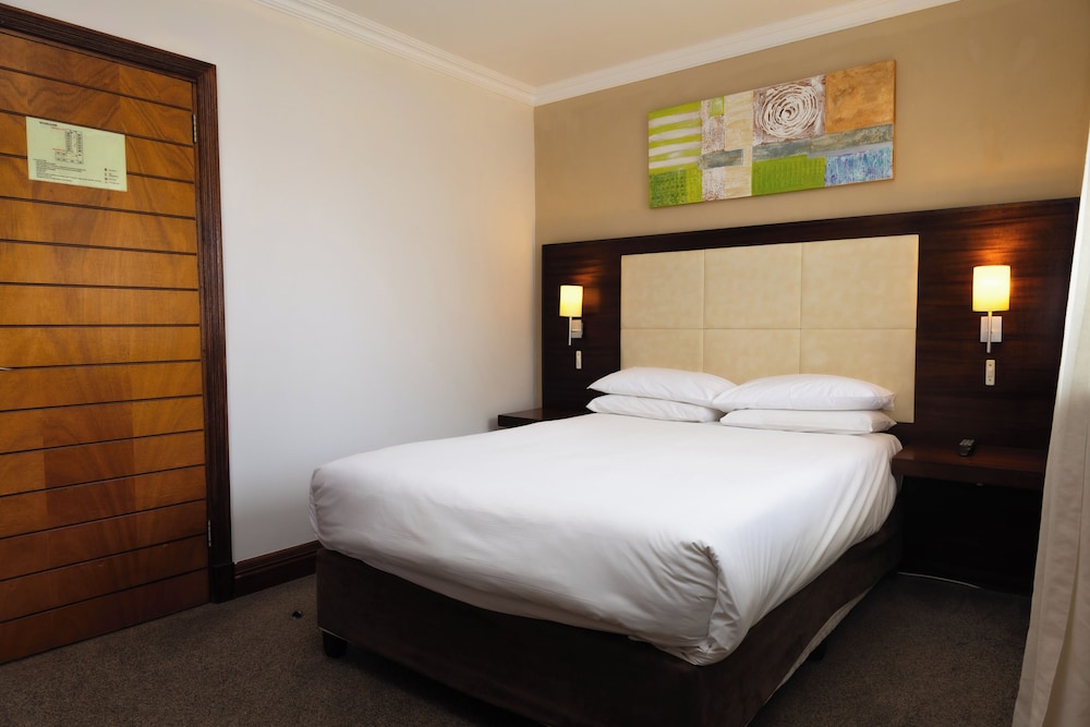 STANDARD, QUEEN BED