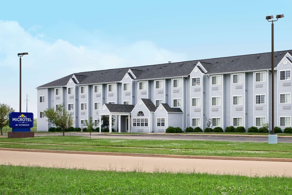 Microtel Inn Suites By Wyndham Champaign 63/68