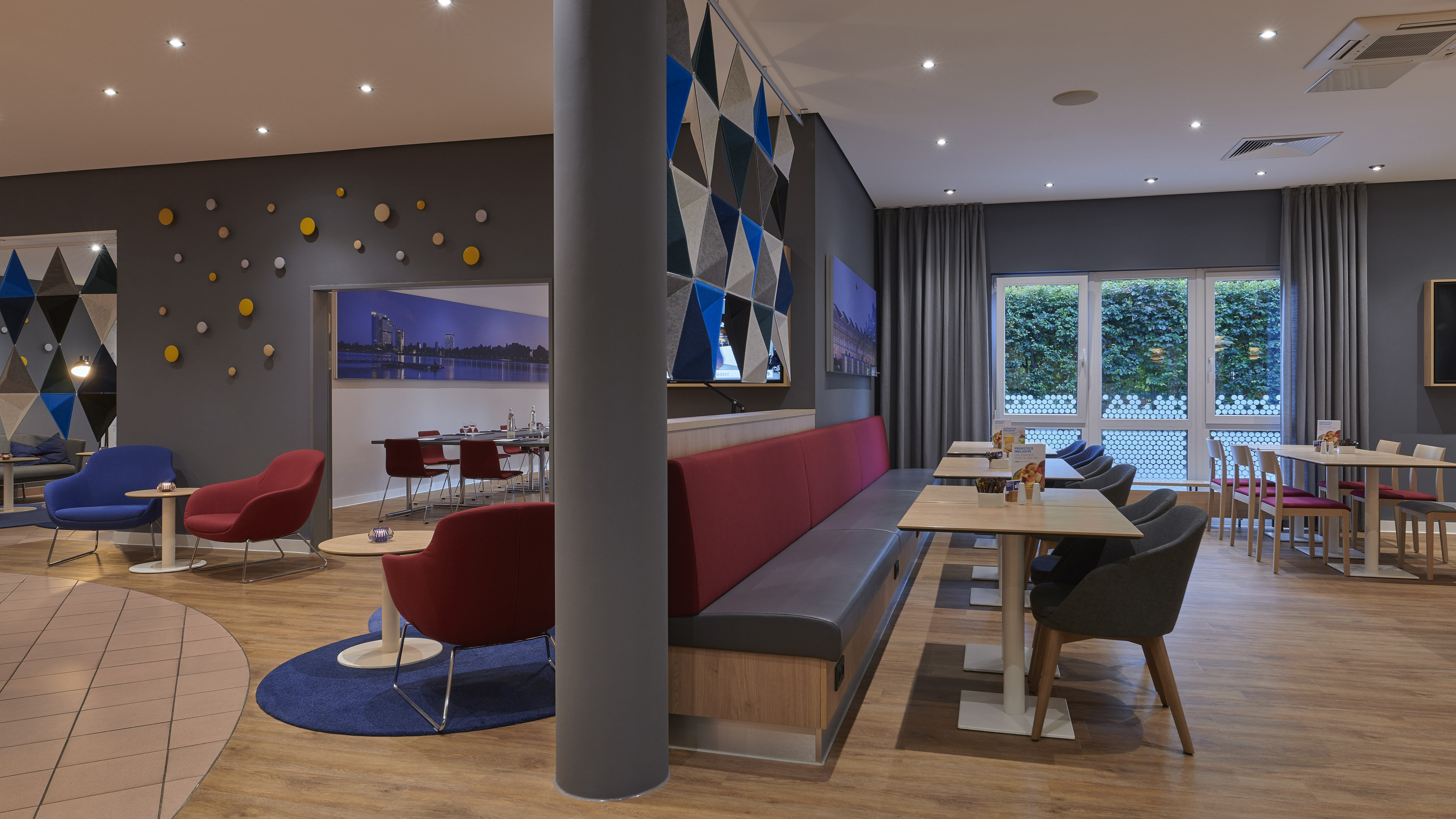 HOLIDAY INN EXPRESS COLOGNE TROISDORF 23/42