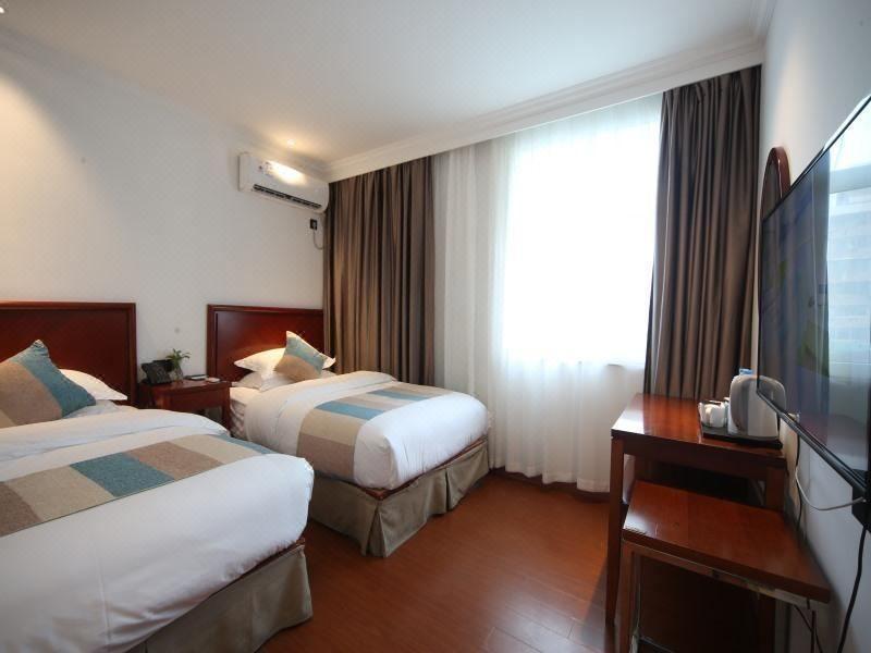 Room at VX Shanghai Railway Station Hotel, SHANGHAI