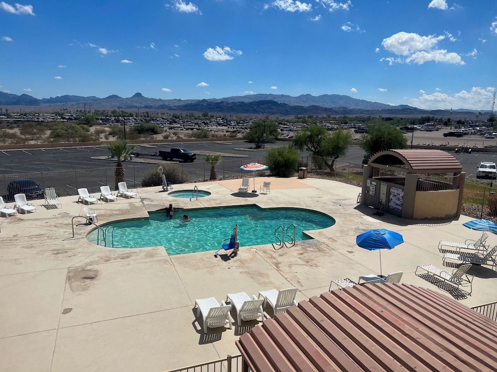 Studio6 Suites Lake Havasu City AZ 52/61