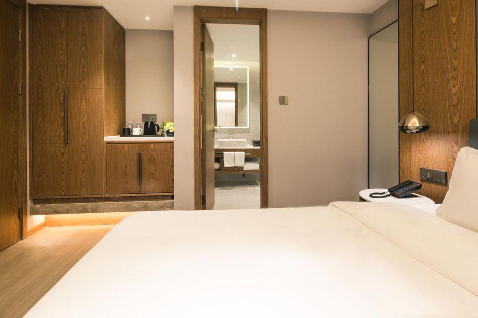 Double Bed, No Window