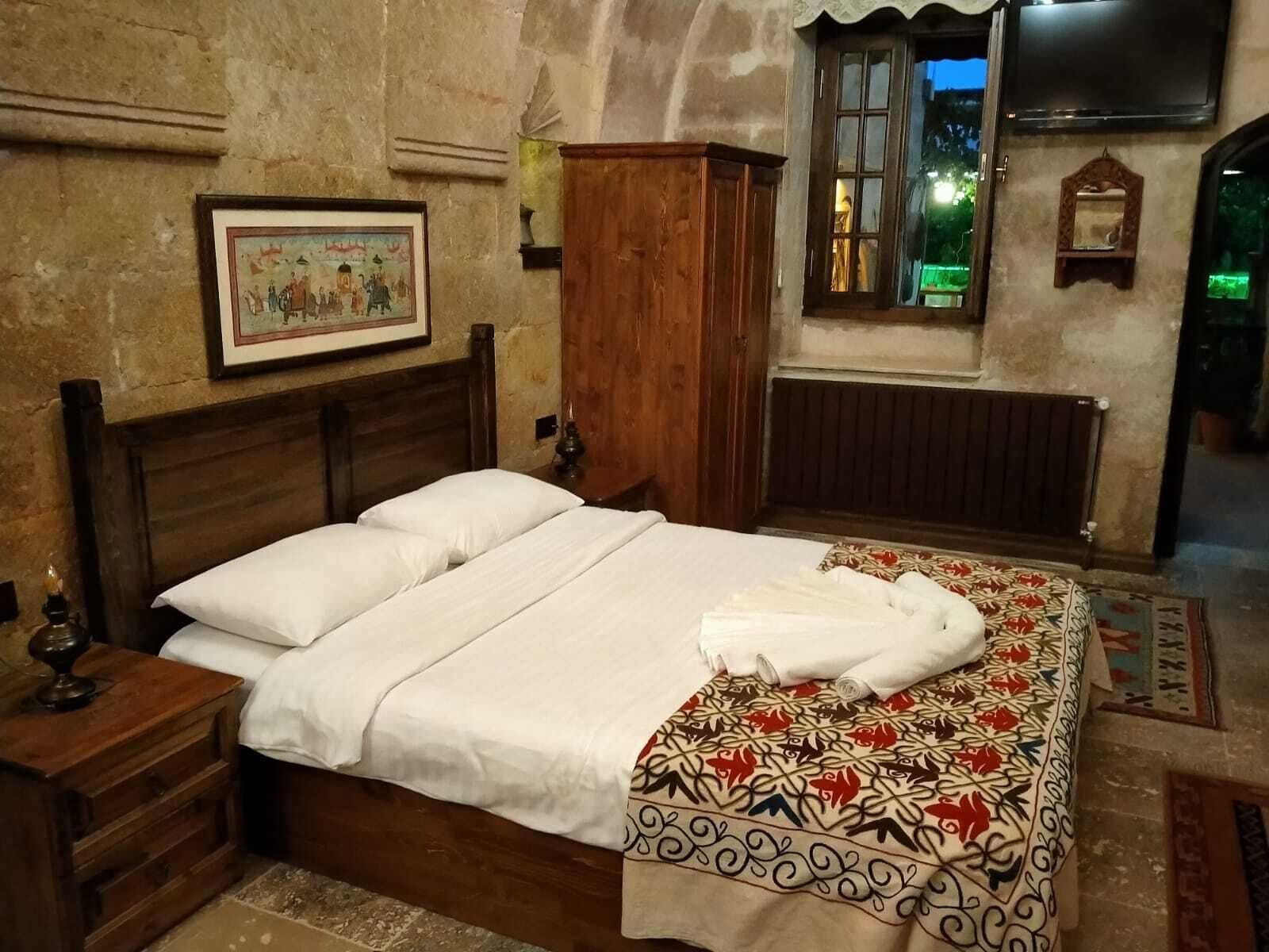 LUXURY, SUITE