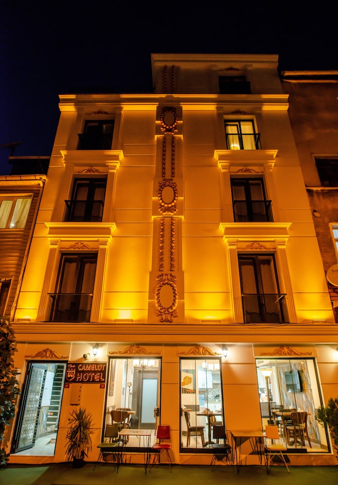 The Camelot Hotel 2/47