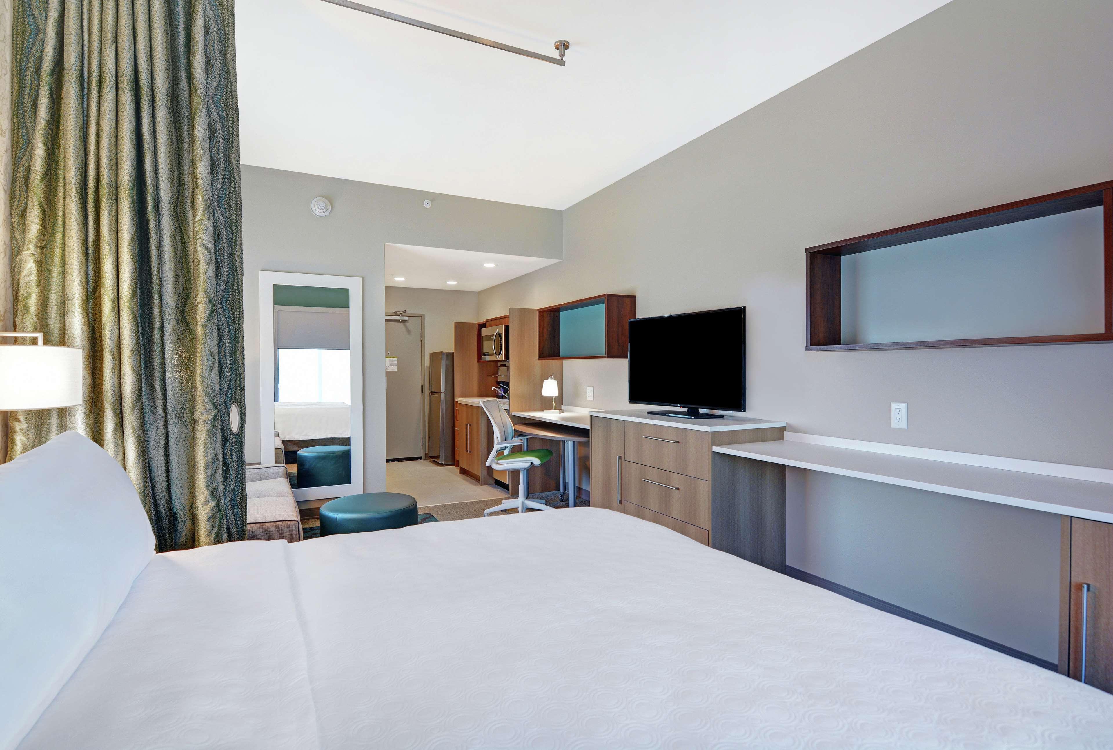 STUDIO, SUITE, KING BED, ACCESSIBLE