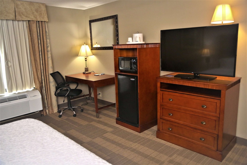 Hampton Inn And Suites Jennings 42/50