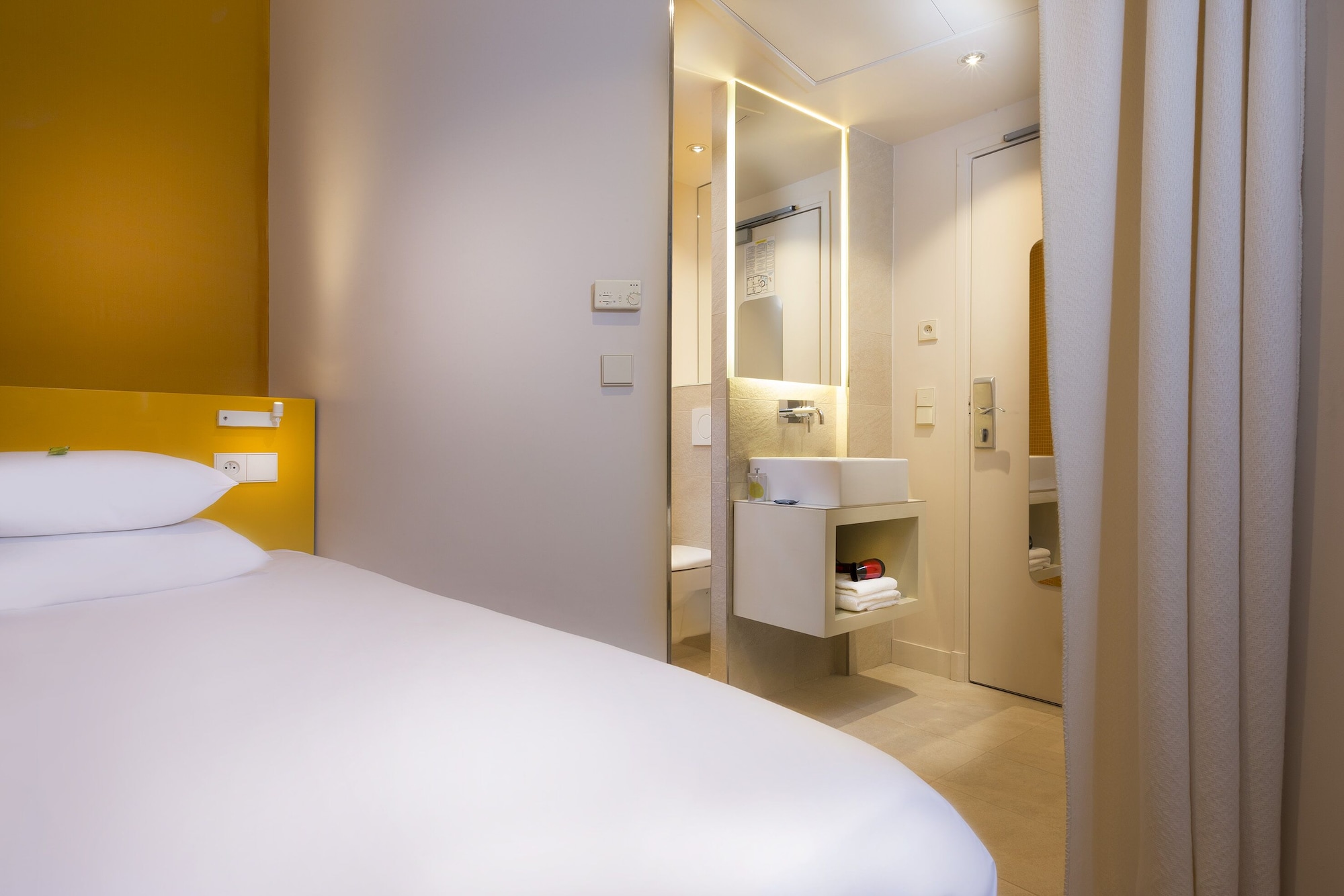 BUSINESS, SINGLE, LARGE SINGLE BED