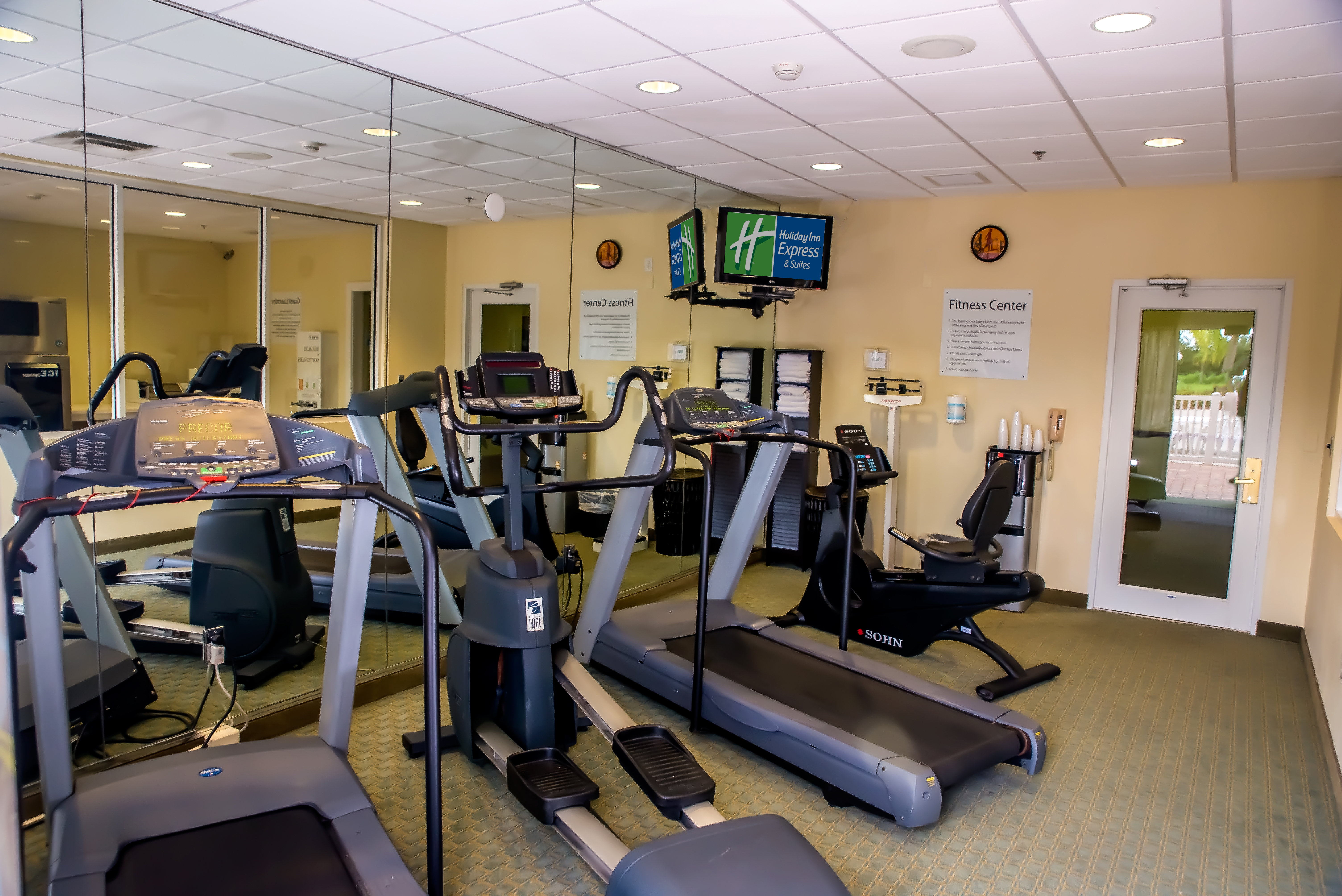 Holiday Inn Express and Suites Cocoa 25/50