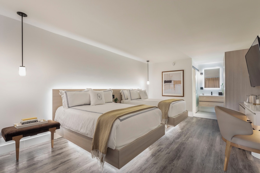 STANDARD, 2 DOUBLE BEDS