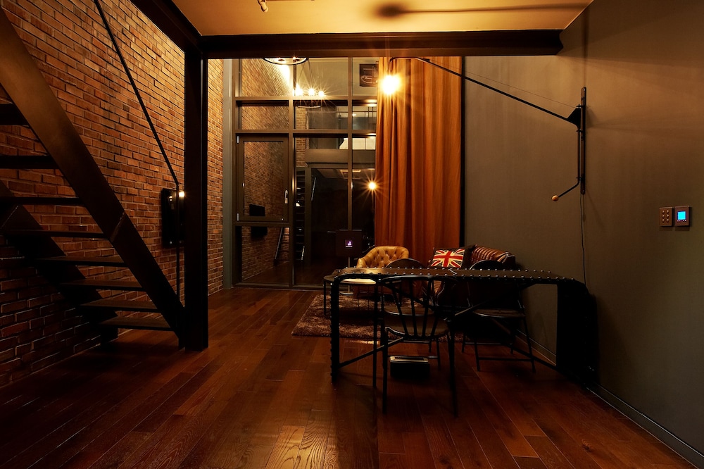 Lee Design Hotel 24/74
