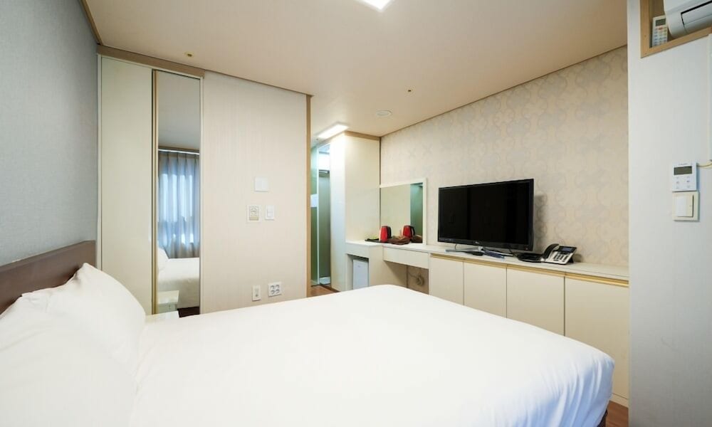 Galaxy Hotel 16/48